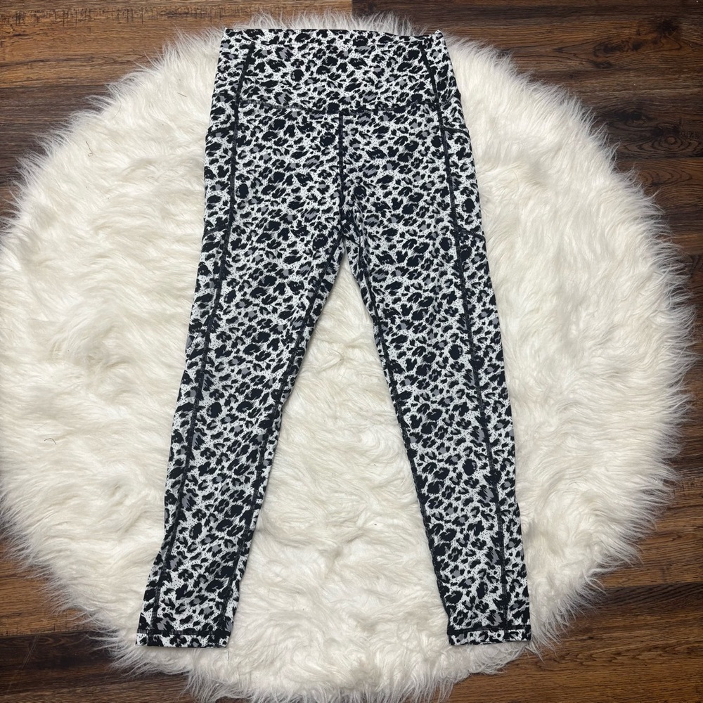 Zyia Active Leggings in Black and White Leopard Print size 6-8